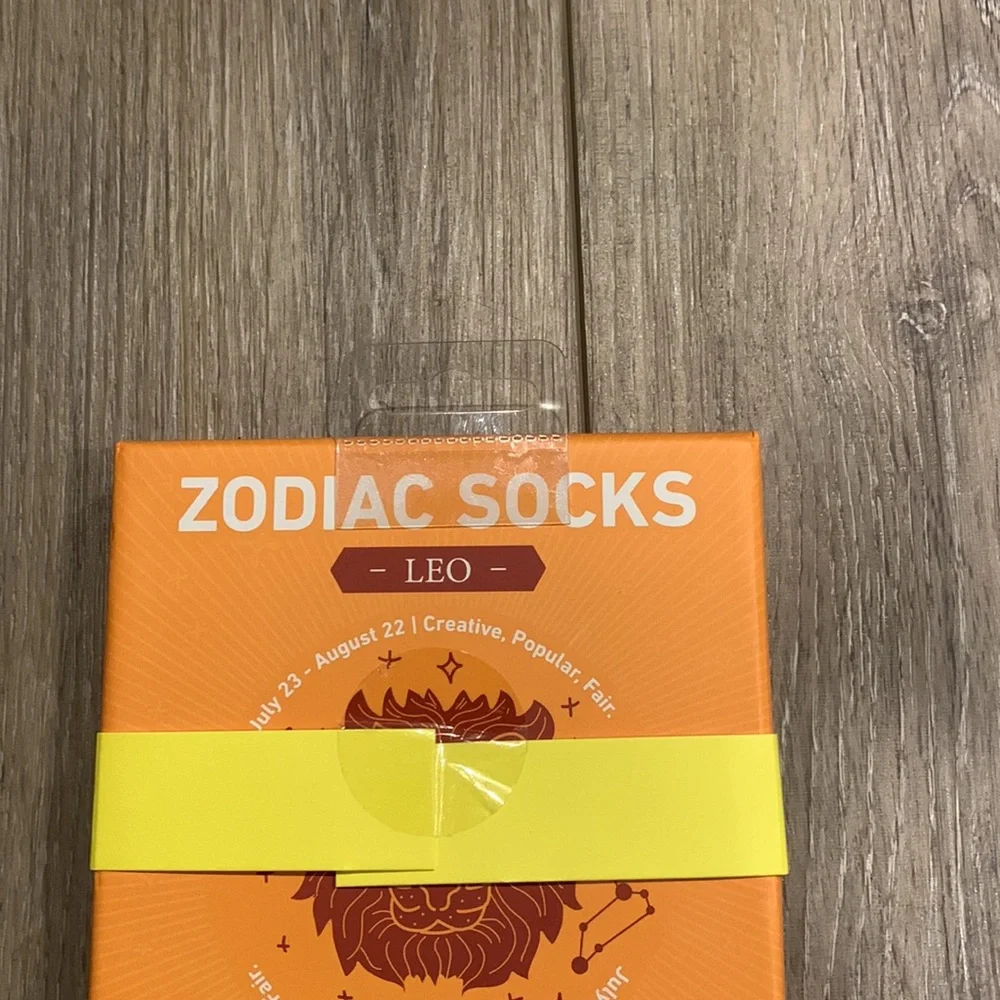 LMT: Leo Lion Zodiac 2pk Women Socks Astrology Celestial Horoscope